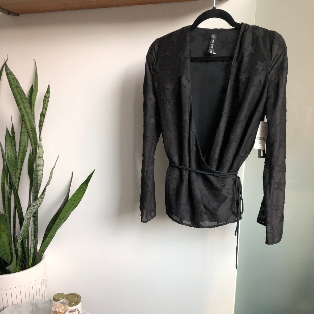 Long-Sleeved Star Wrap Blouse | Black | XS